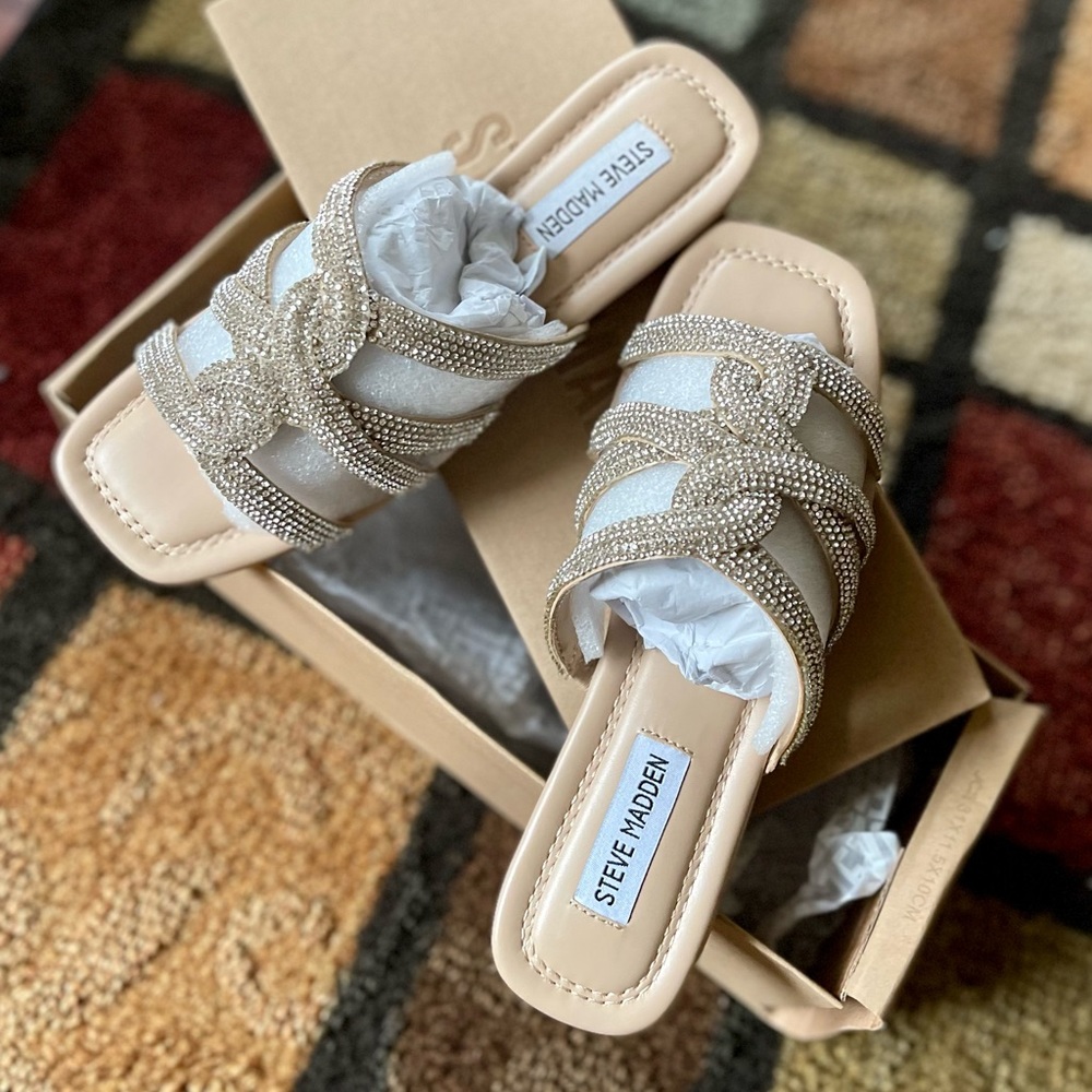 BNWT Steve Madden Alexxy Sandal in Nude Size 6